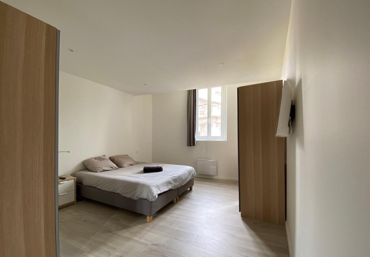 Apartment Tour D'auvergne: Near Cathedral And Place De Jaude Clermont-Ferrand