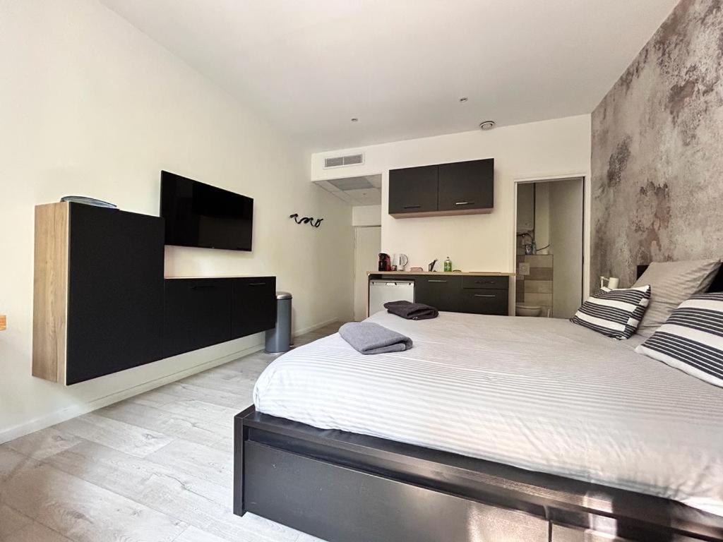 Apartment Tour D'auvergne: Near Cathedral And Place De Jaude